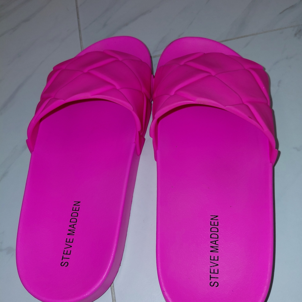 Steve Madden Hot Pink Quilted Slide Sandals - Picture 4 of 5